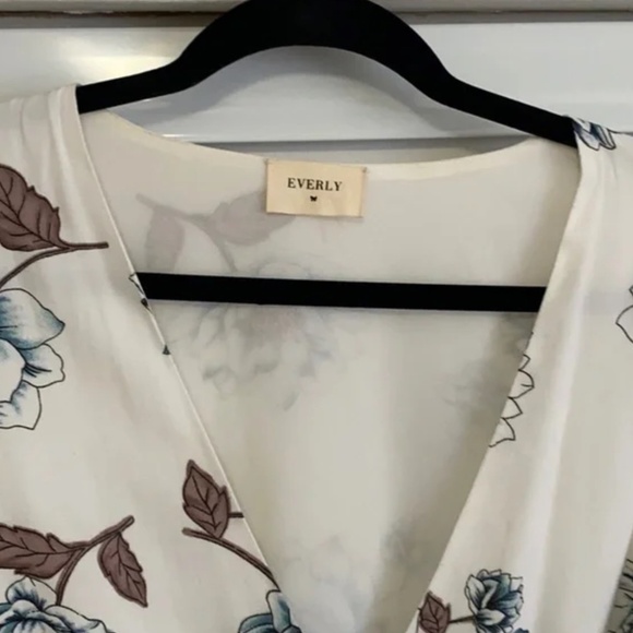 Everly floral print wrap mini - Picture 2 of 5